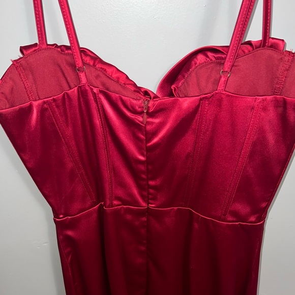 Beautiful Red Velvet Dress Medium - Picture 3 of 4